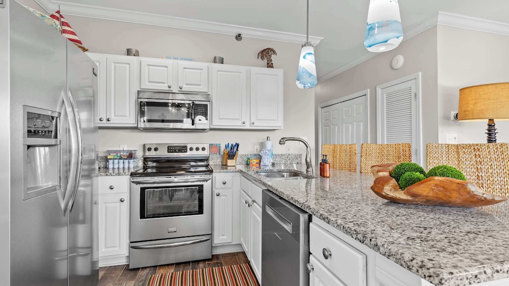 Cozy 3-bedroom Condo Comfy Living Space, Two Balconies, Outdoor Pool