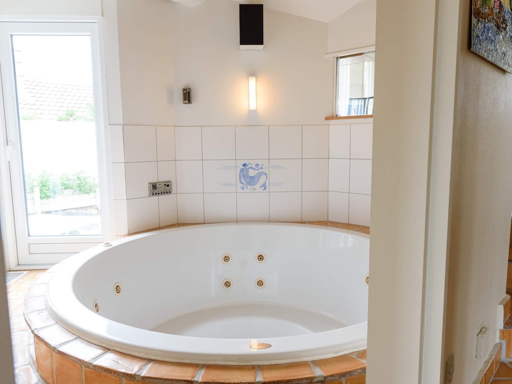 Seaside Charm With Spa and Sauna-by Traum view 4