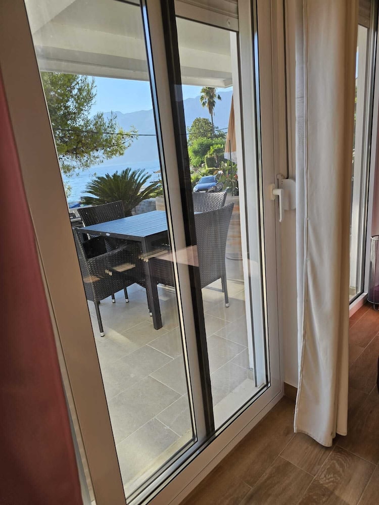 Waterfront Apartment Petrovina