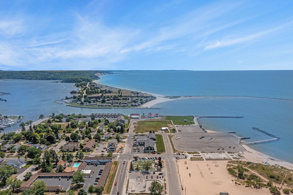 Snyder's Shoreline Inn