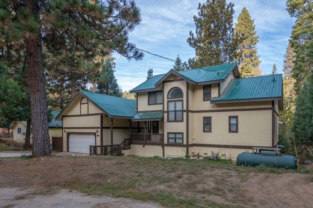 Hotel Yosemite Heights on Big Creek - Image 1