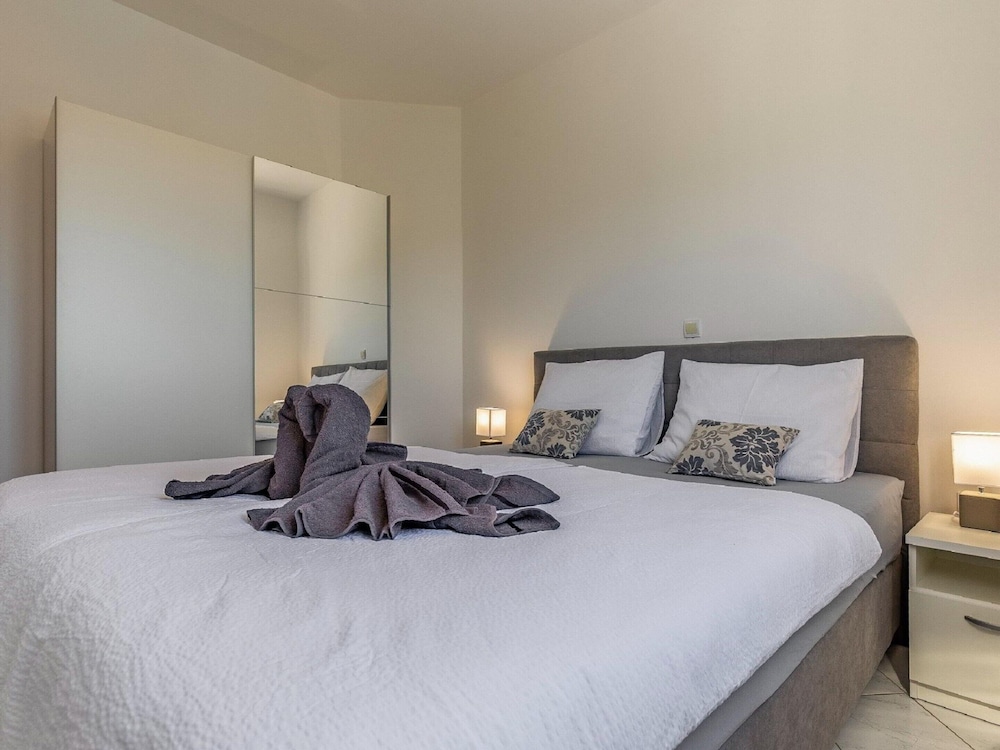 Classy Apartment in Banjole near Beach & Pula City view 2