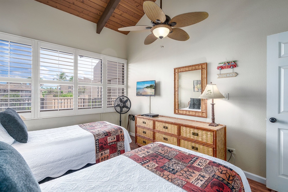 Kamaole Sands 2-406 - Luxurious Renovation - Penthouse Ocean Views - Split AC