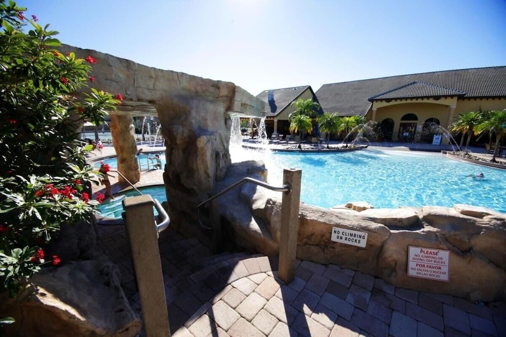 Sunny Paradise Retreat At Paradise Palms By Shine Villas 4 Bedroom Townhouse
