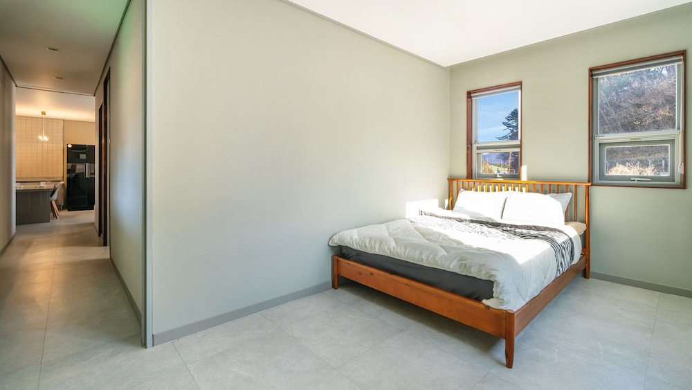 Goseong Hoostay Caravan Pension