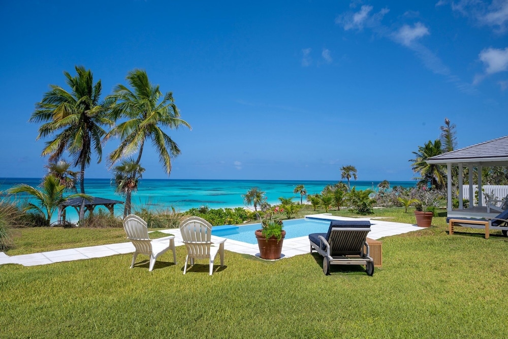 Cricket Beach House-luxurious Beachfront House 5 Bedroom Home
