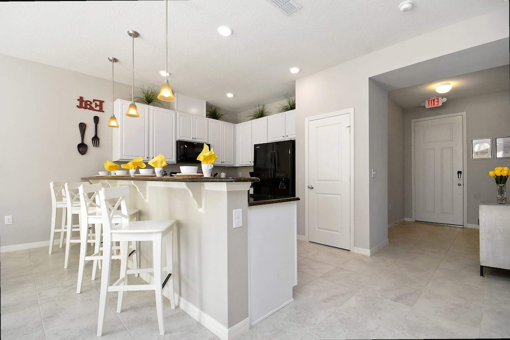 Modern 4BR Townhome Near Disney in Gated Resort