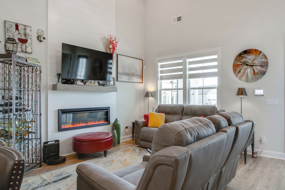 Walk to Marina: Lake Greenwood Retreat w/ Hot Tub