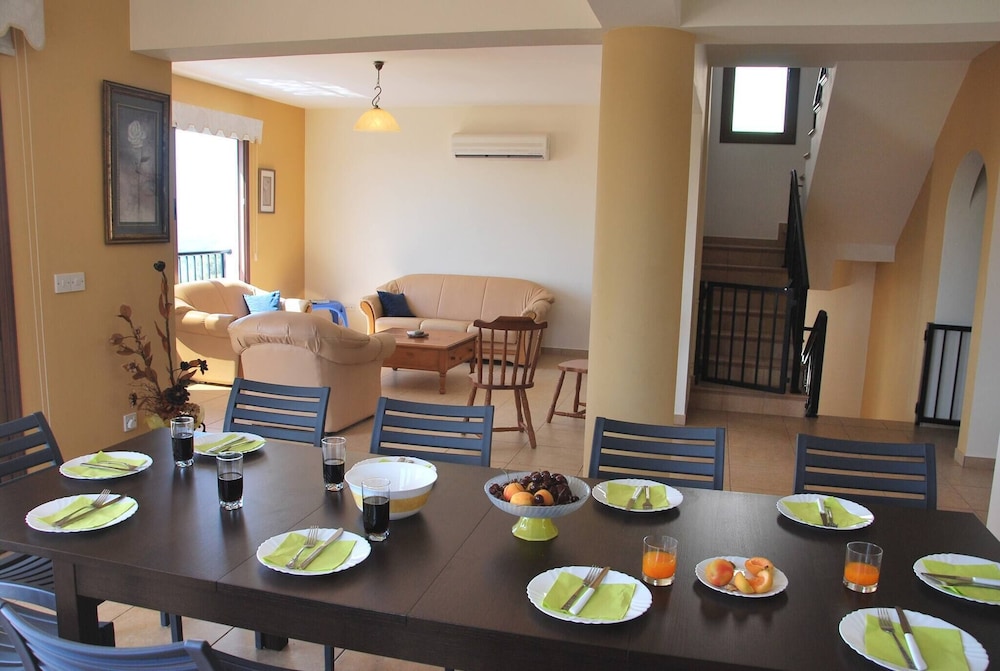 Villa Only 50m To The Sea, Sleeps 12, Polis