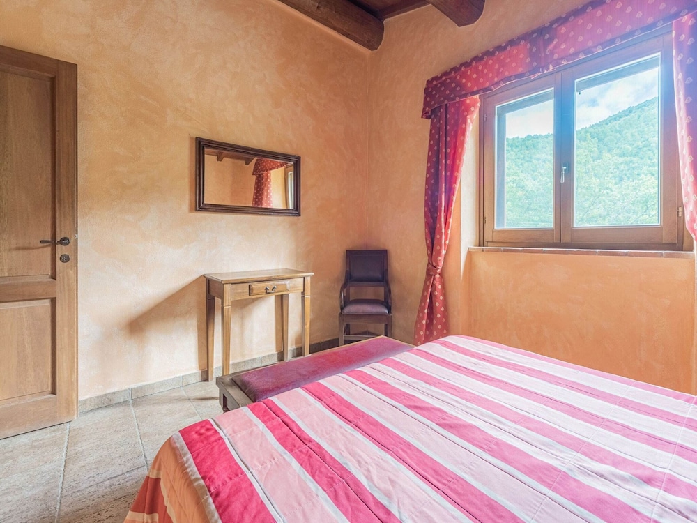 Holiday Home in Ficulle Near Monte Peglia view 3