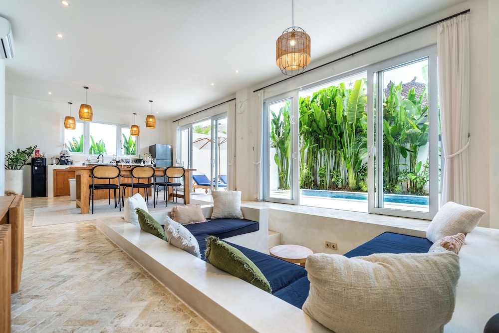 Eleven Villa Canggu - Calm Oasis with Pool and Privacy