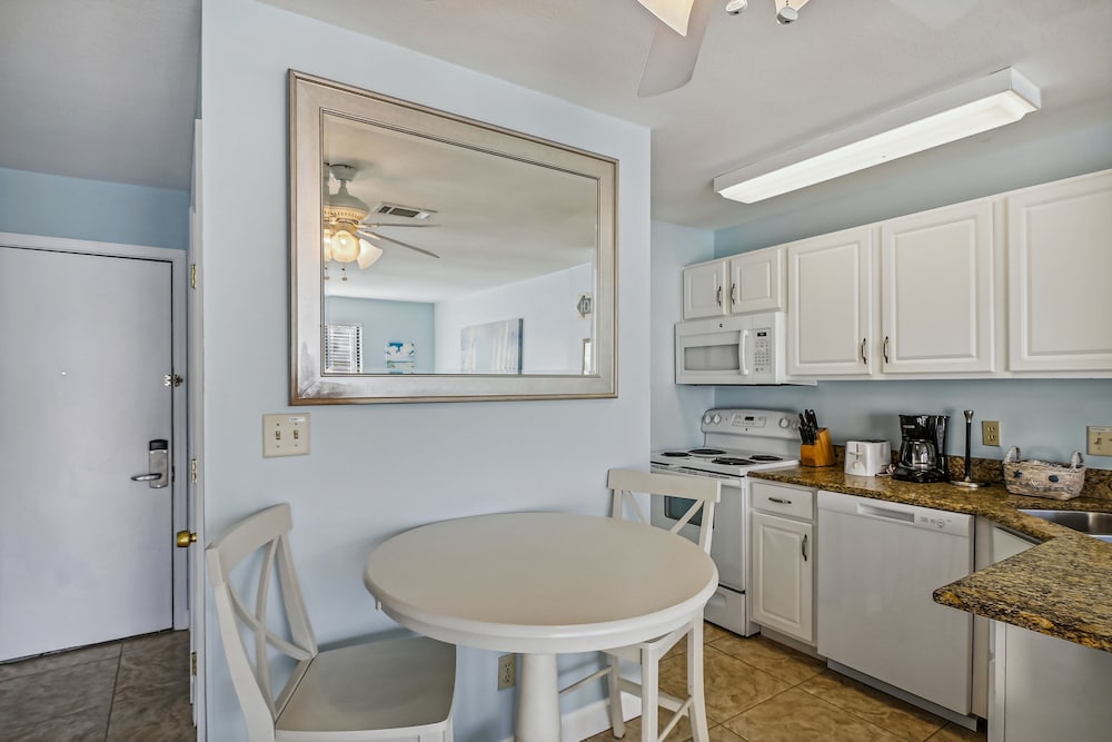 Sandpiper Cove 8112 Studio Bedroom Condo by RedAwning view 4
