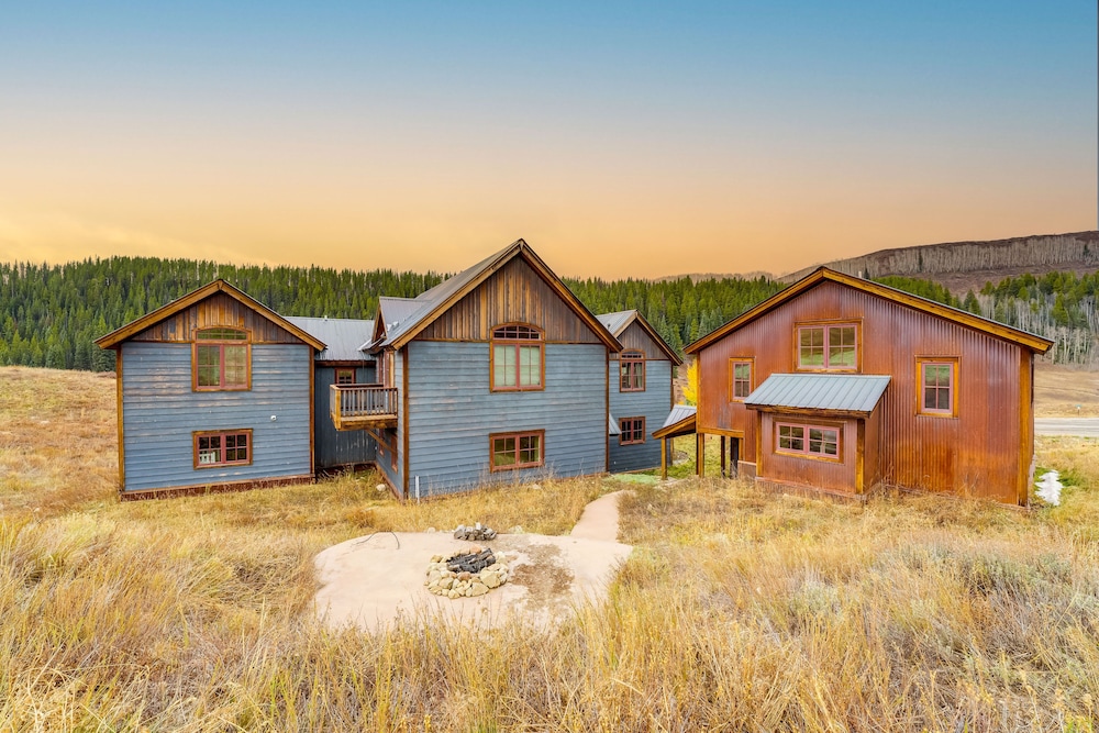 'CB Trailhouse' - Walk to Meridian Lake! view 5