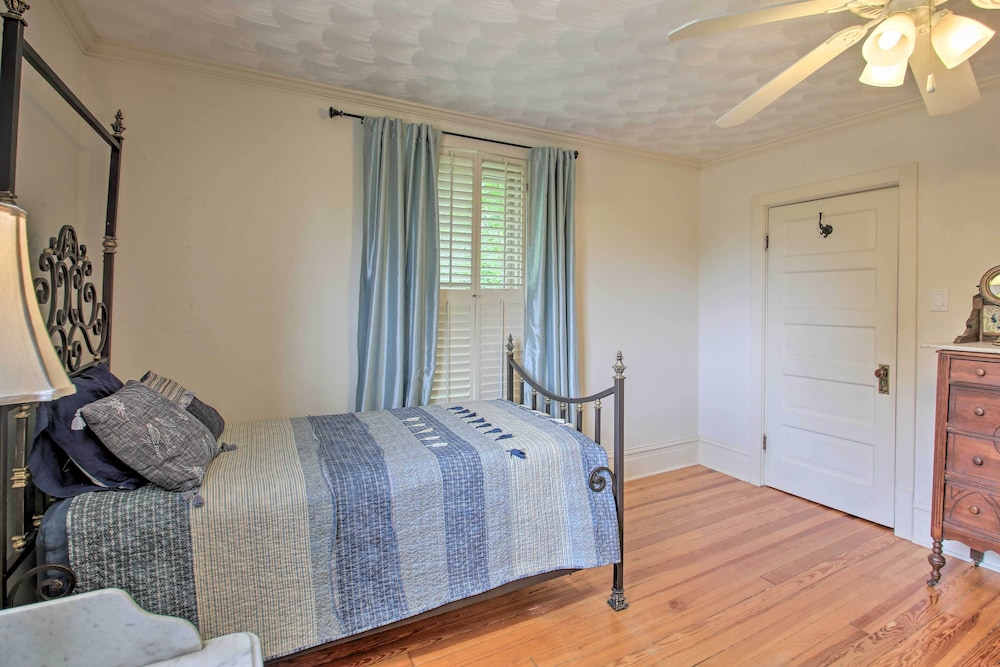 Historic Hot Springs Home < 1 Mi to Oaklawn! view 2