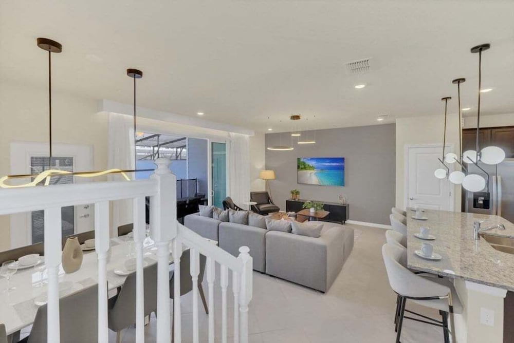 The Cutest Tonwhome & Private Splash Pool! 5 Bedroom Townhouse