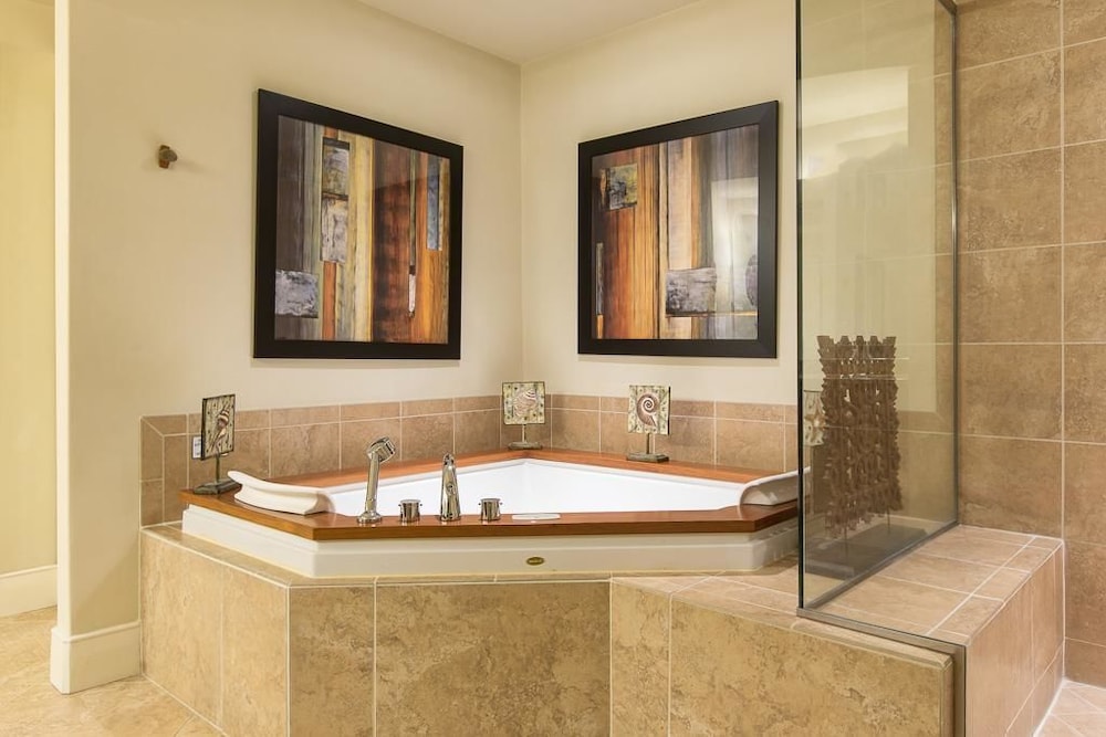 Turquoise Place Unit 1806D