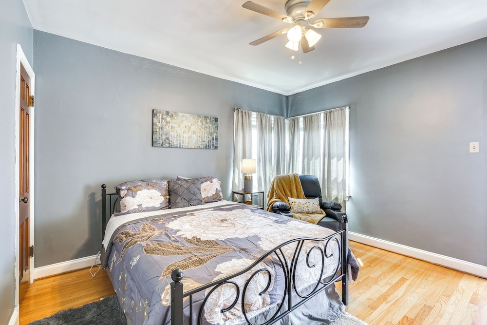 10 Mi to Downtown St Louis: Convenient Apartment!