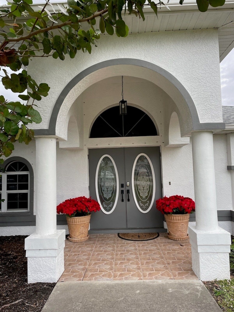 Cape Coral 3-Bedroom Canalfront Pool Vacation Home with Dock 3 Home