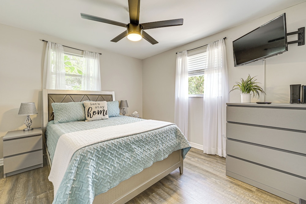 Home w/ Expansive Patio, 3 Mi to Busch Gardens!