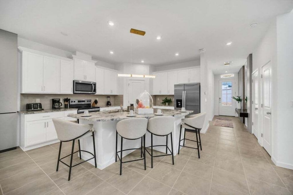 Private Pool, Spa, Movie Theater Room For Family! 7 Bedroom Villa