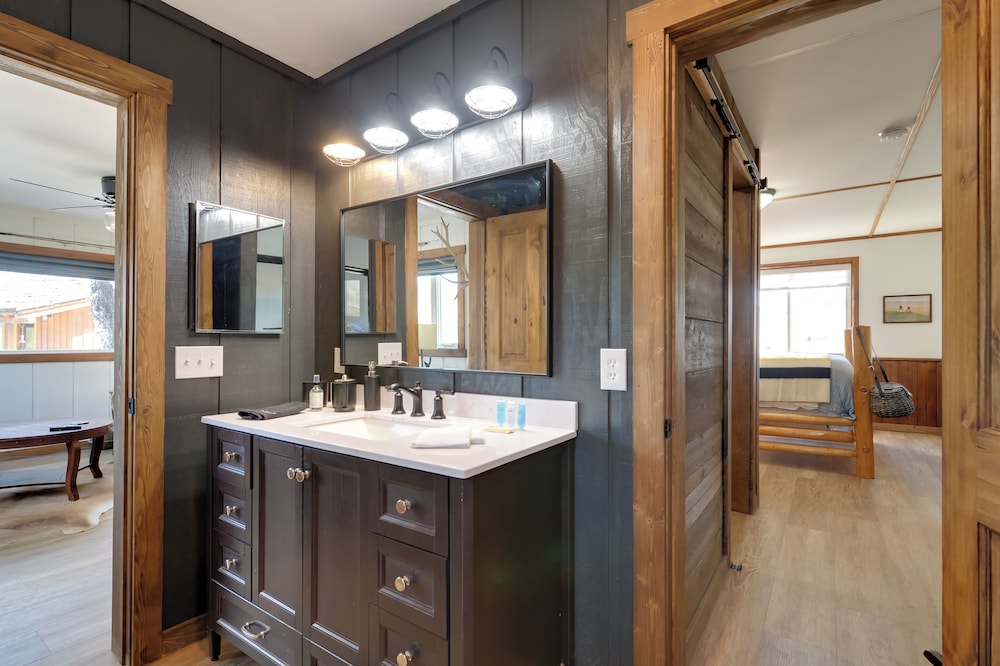 The Bunkhouse in Bondurant: Pet Friendly view 4