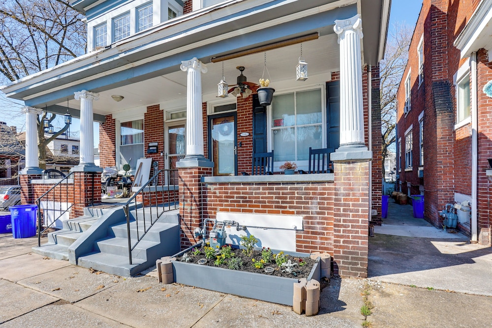 2 Mi to Dtwn: Harrisburg Escape w/ Furnished Deck!