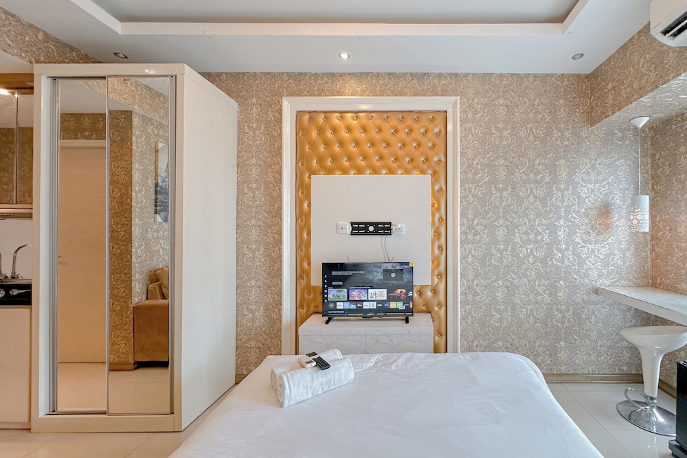 Studio Apartment With Access To Pakuwon Mall At Orchard Supermall Mansion