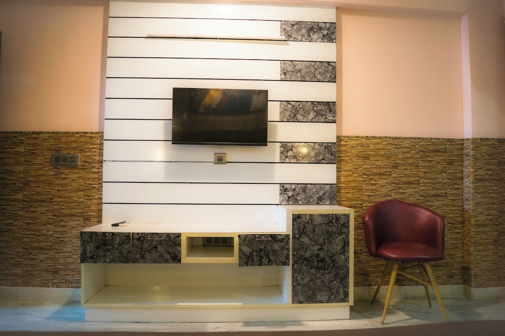 Let'stay- Sector 63A Noida