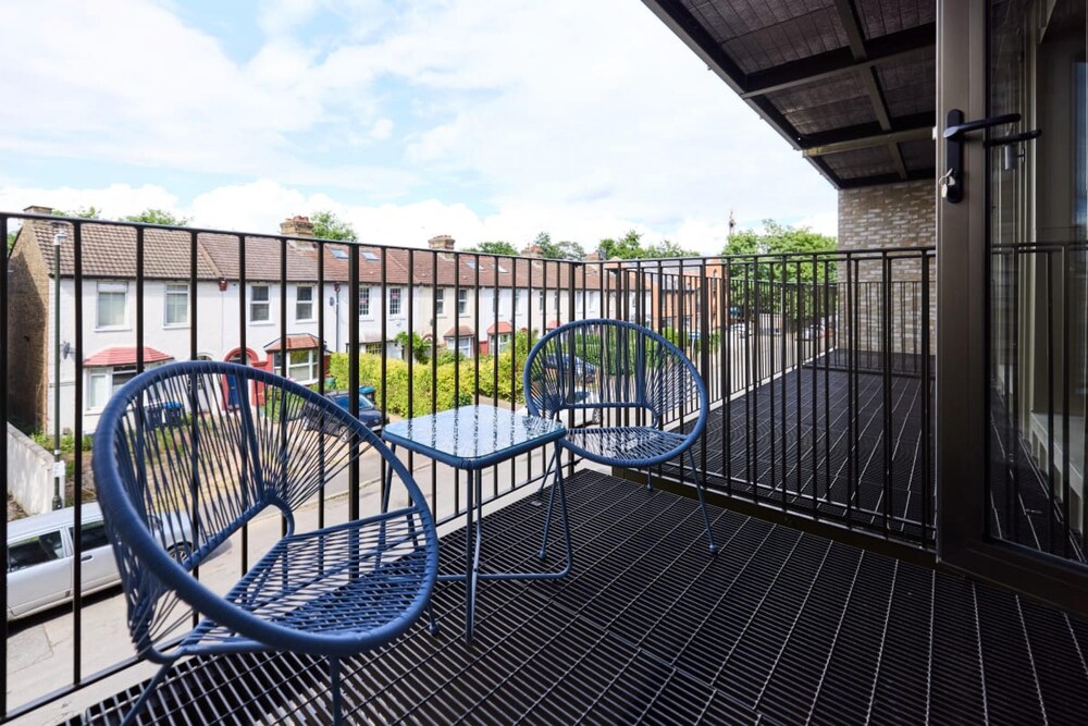 The South Wimbledon Hideout - Fancy 1bdr Flat With Balcony