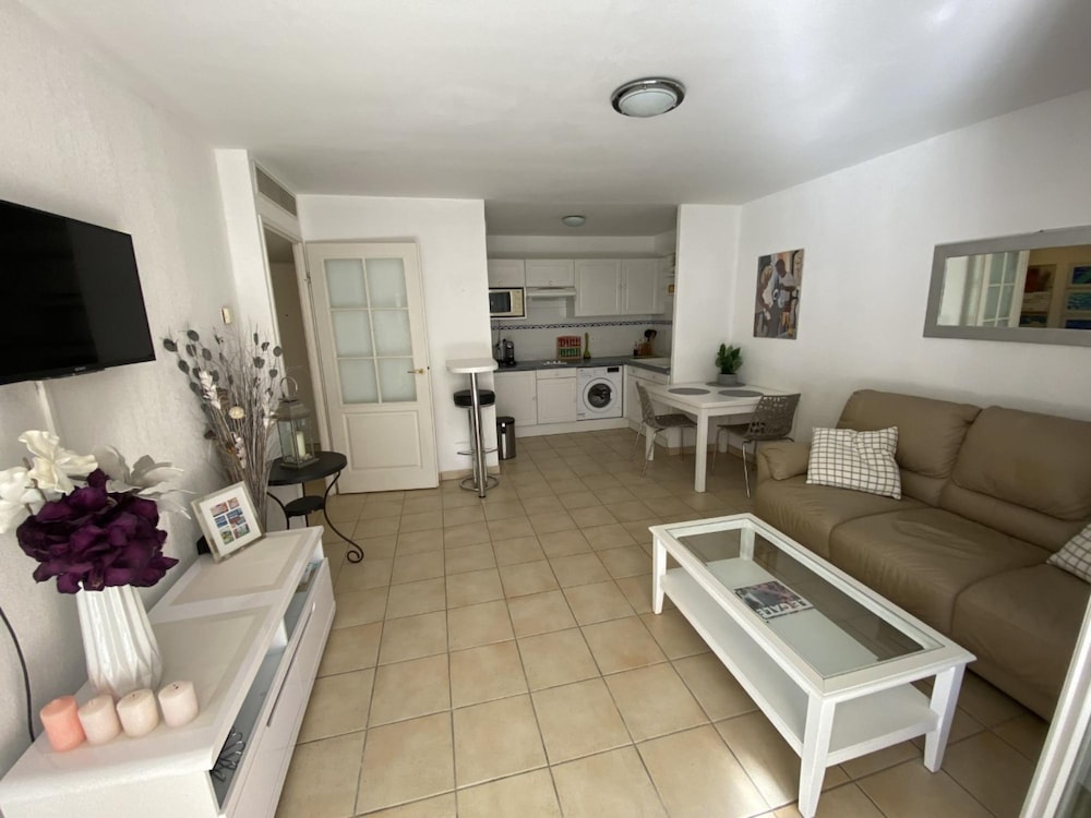 One Bedroom Apartment in the Center of Cannes a few Steps From the Beaches and the Conference Center - 2005