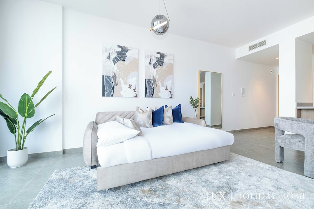 LUX  The Dubai Marina Skyline Suite