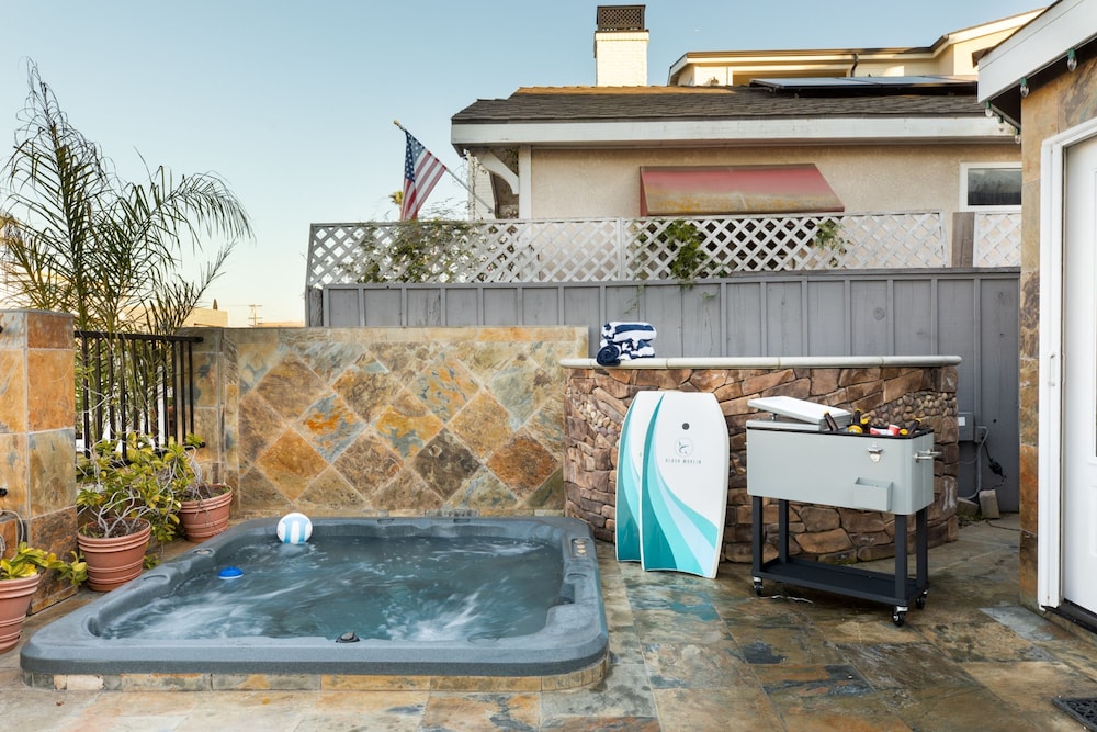 Sand Castle by Avantstay Beach House on Balboa Peninsula w Patio Hot Tub view 2
