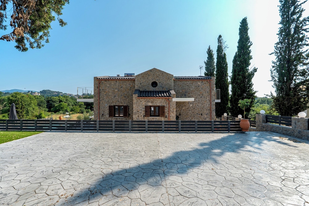 Domus Dervisi by Estia