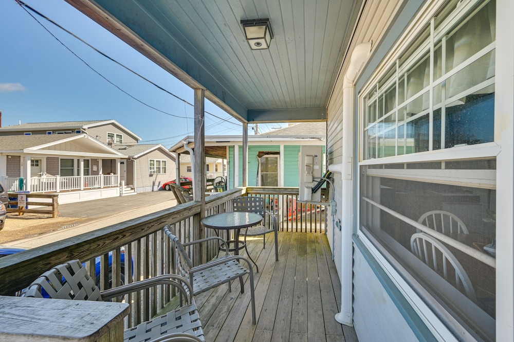 Charming Hampton Home w/ Porch, Walk to Beach! view 5