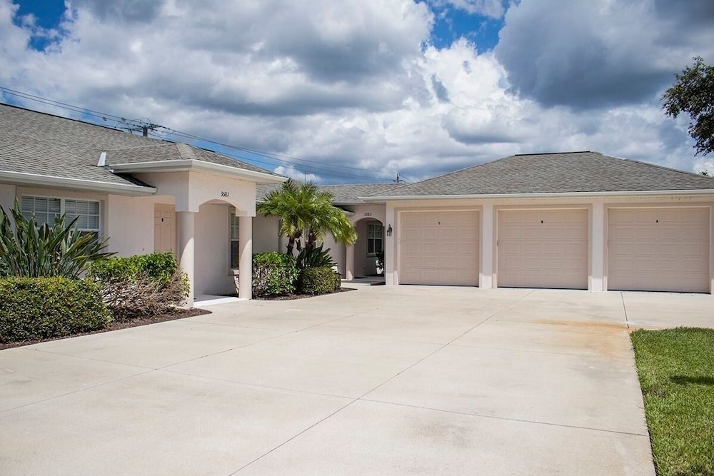 Rotonda West 2 Bedroom Condo w Lanai 9 miles to Gulf Beaches 2 Condo