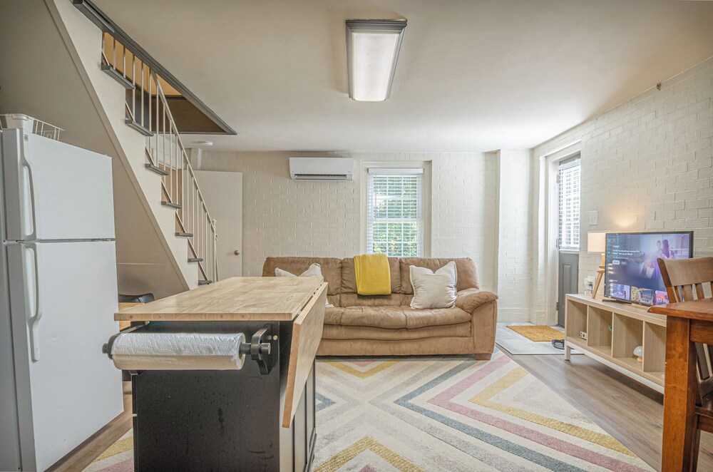 The Midtown Cozy Nook - Near Fort Moore