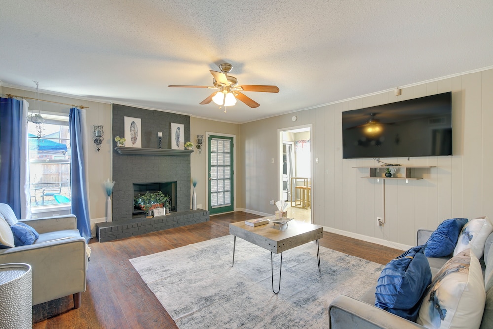 4 Mi to Shelby Farms Park: Memphis Home w/ Patio!