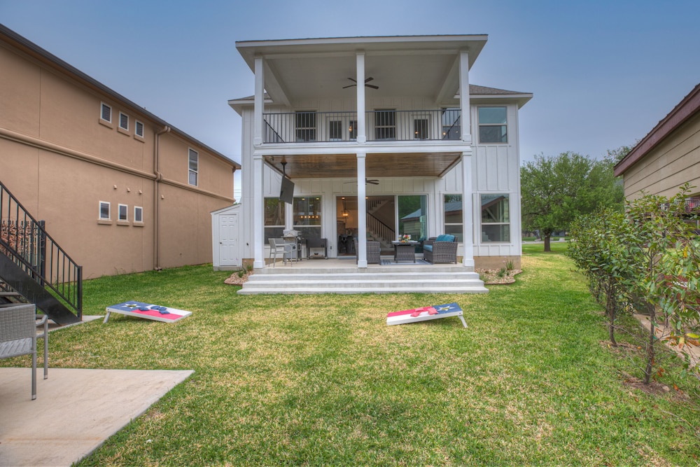 Stunning Luxury Home on Lake Lbj! - Property Image 22