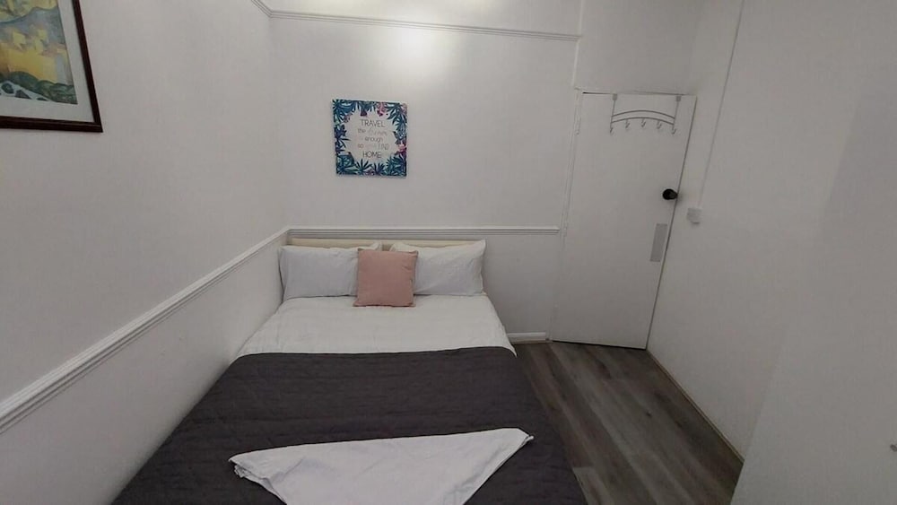 Private Rooms for 7 People With Bathroom