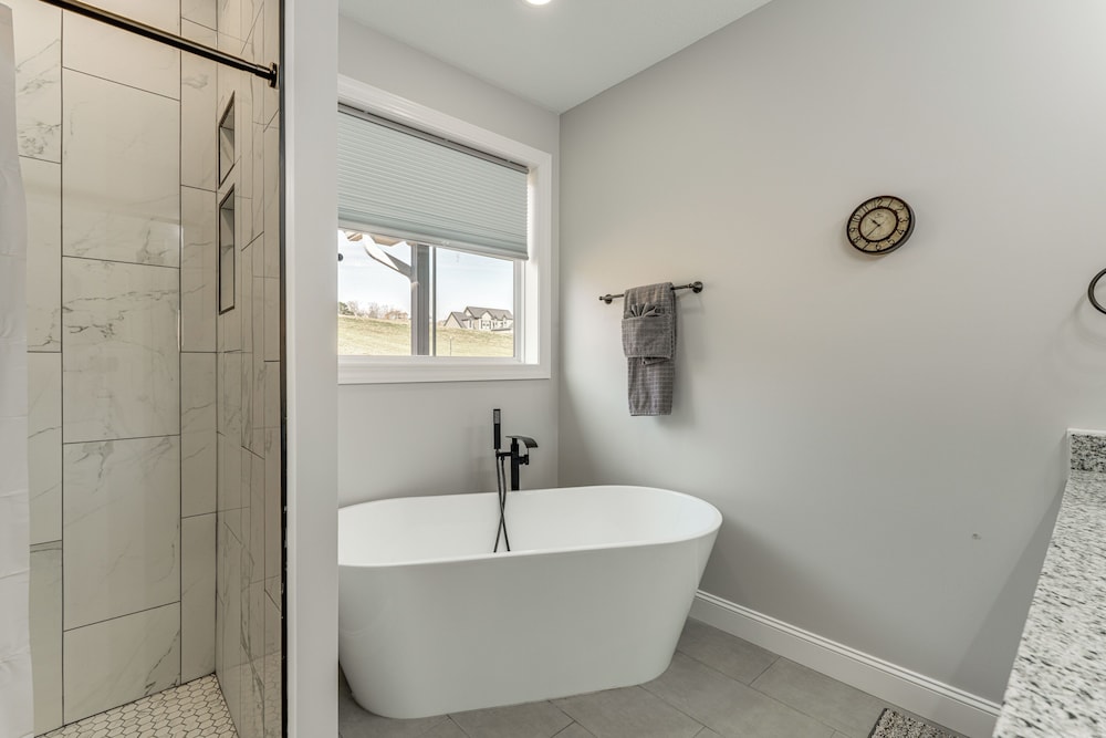 Cherokee Lake Retreat w/ Views in Morristown!