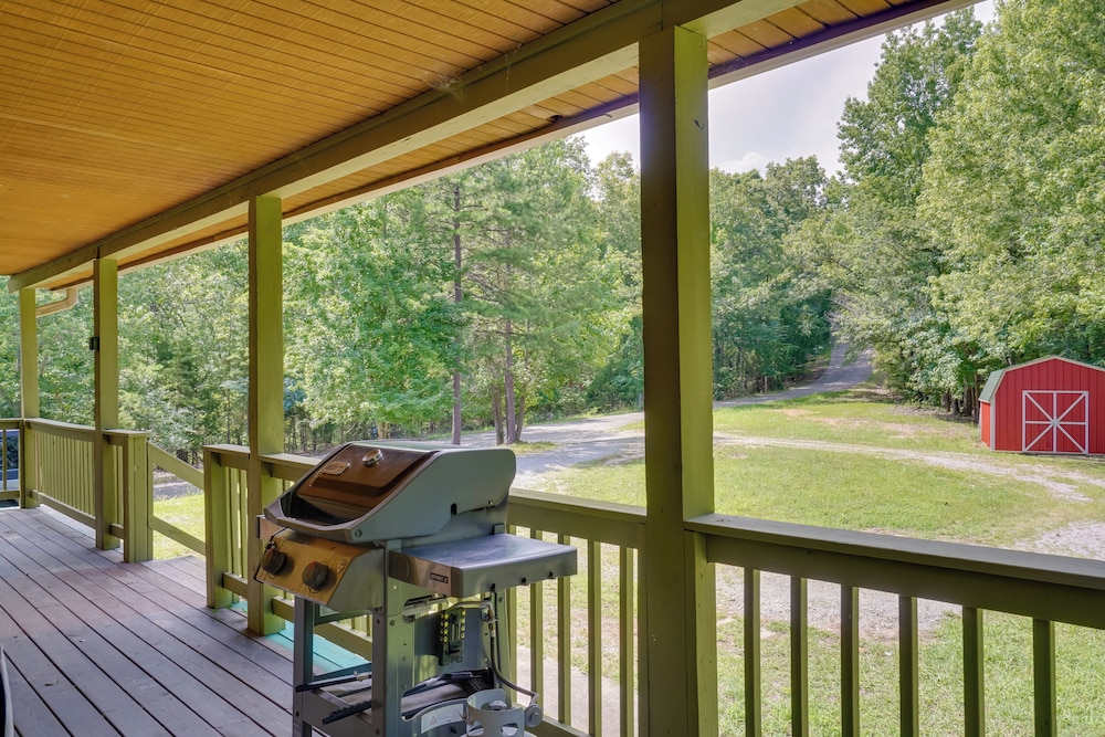 Lake & Mountain Views: Rockwood Cabin on 8 Acres