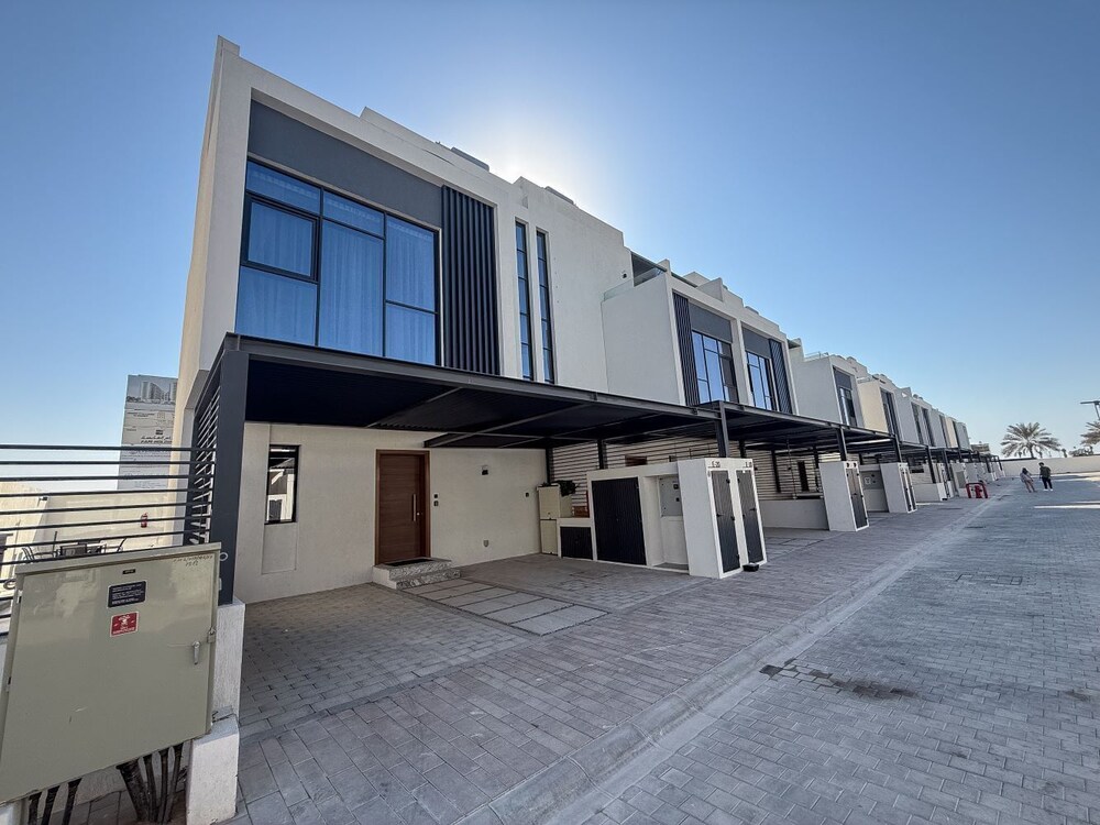 Luxury townhouse in Al Danah Bay