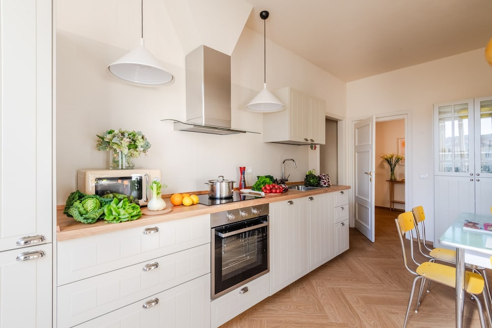 Casa Dante in Lucca With 3 Bedrooms and 2 Bathrooms