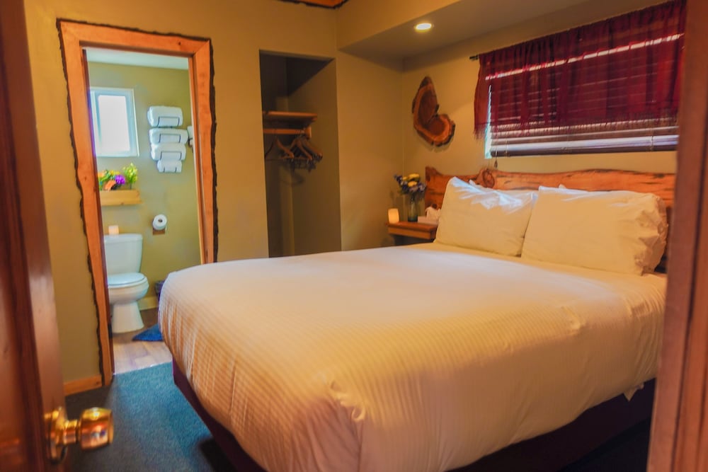 Sleepy Hollow Cabins and Hotel