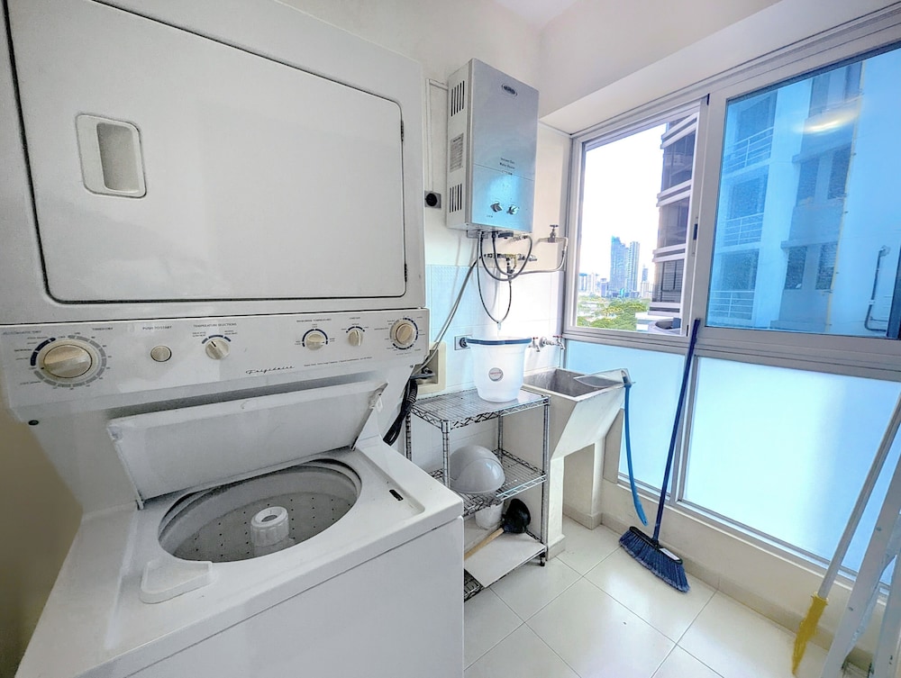 YC 701-C l Apartamento 2BR en av balboa