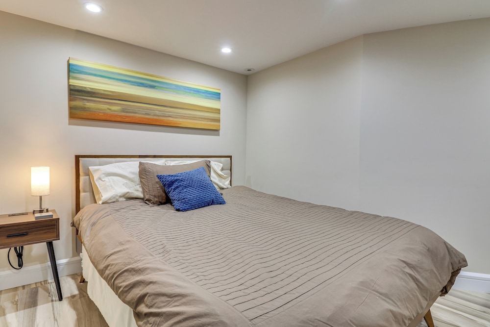 Walk to Hudson River Parks: Recently Renovated Apt