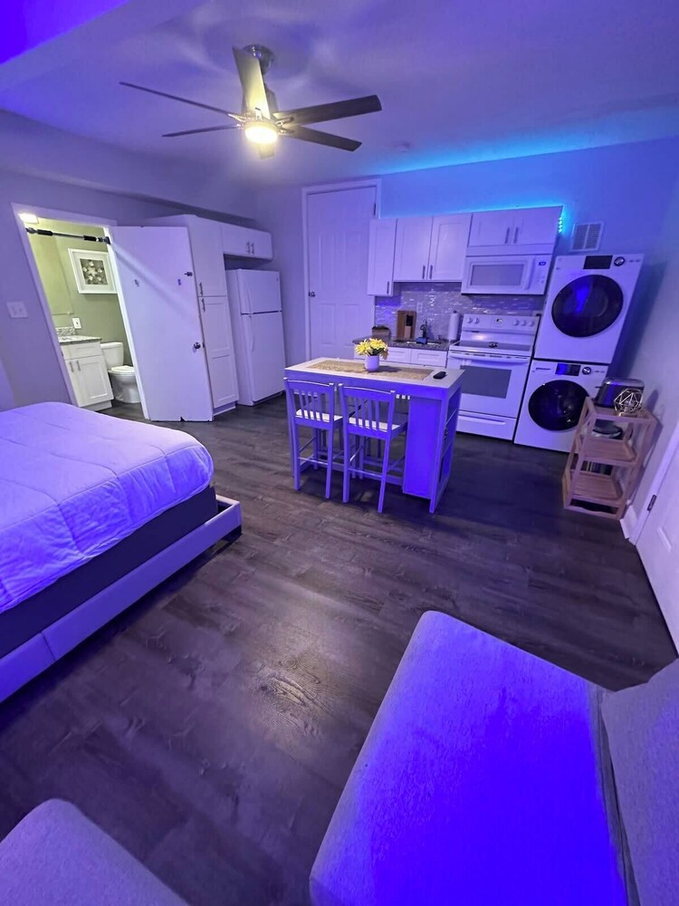 Cozy Suite Full Amenitie s pet Friendly