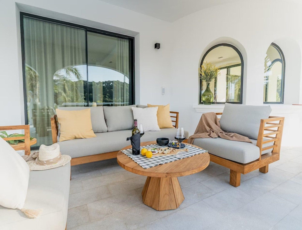 Superb Villa With Private Lagoon Pool