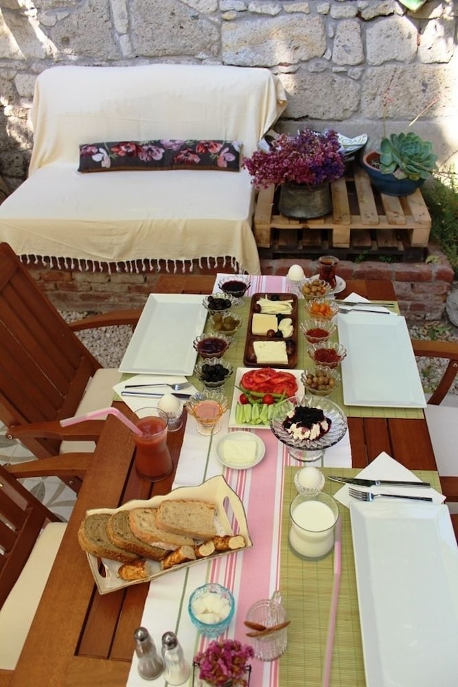 Lilyum Alaçatı Butik Otel - Image 5