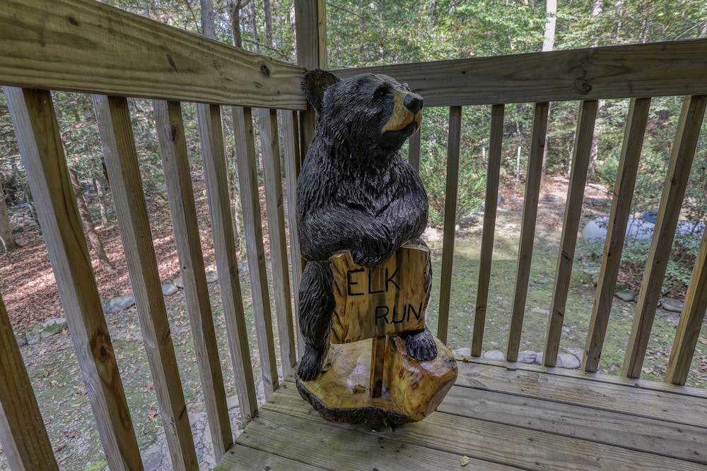 Elk Run On Cosby Creek - 2 Bedrooms, 2 Baths, Sleeps 7 Cabin by RedAwning